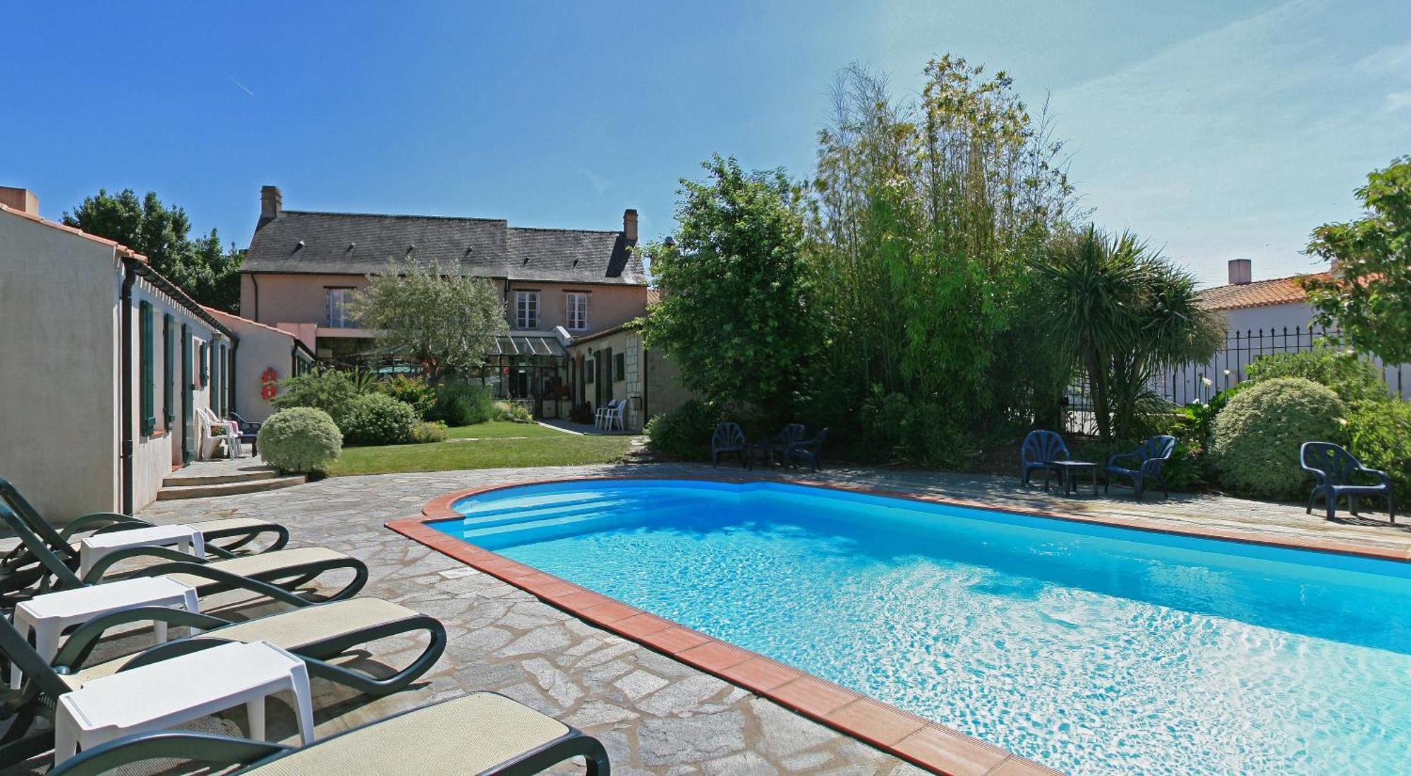 فندق Domaine Le Martinet, The Originals Relais Bouin  المظهر الخارجي الصورة